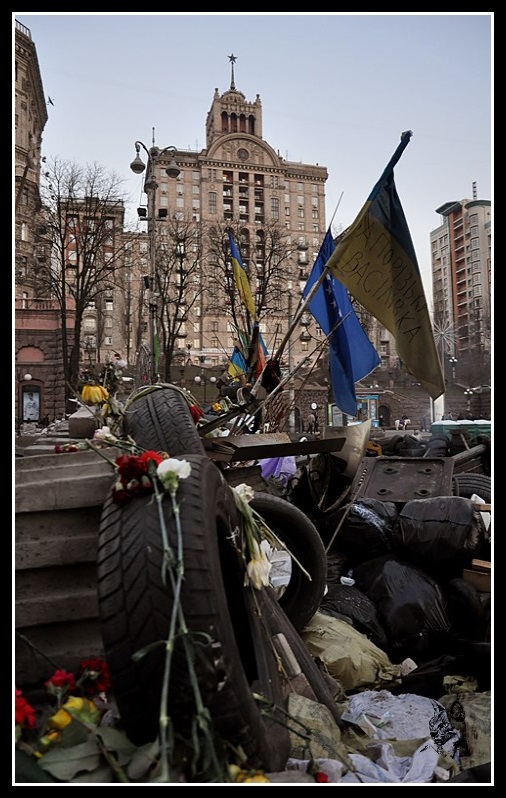 Kiev - revolution de 2014 Euromaidan. Photo avant et après les émeutes