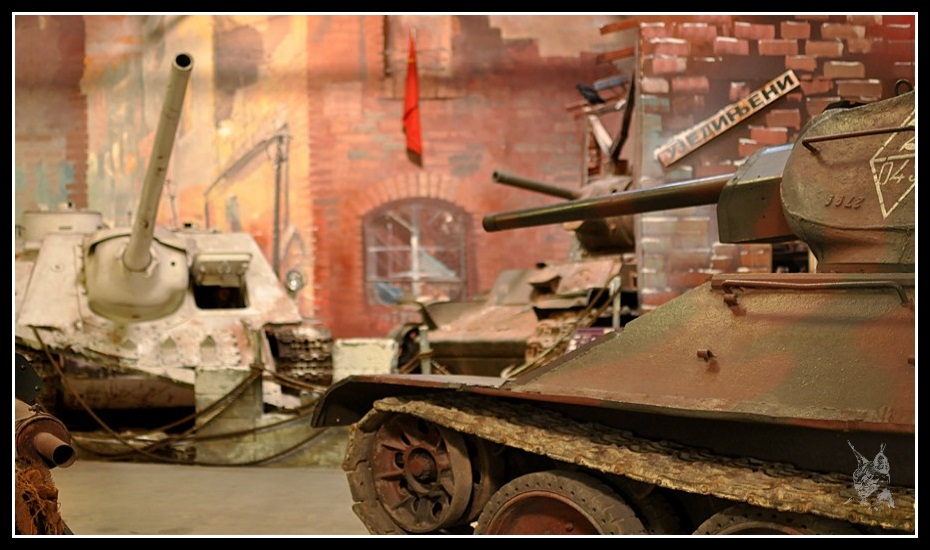 Musée des blindés de Saumur - Char T-34 et canon SU100 Soviétique