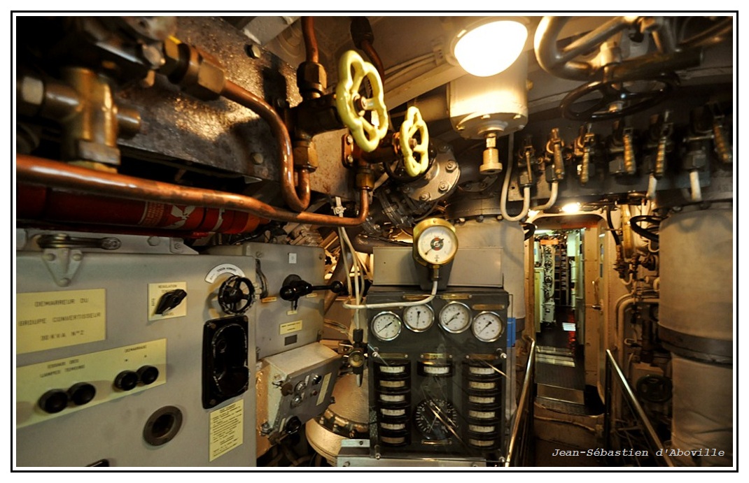 Sous-marin Argonaute - Salle des machines : les panneaux de commande