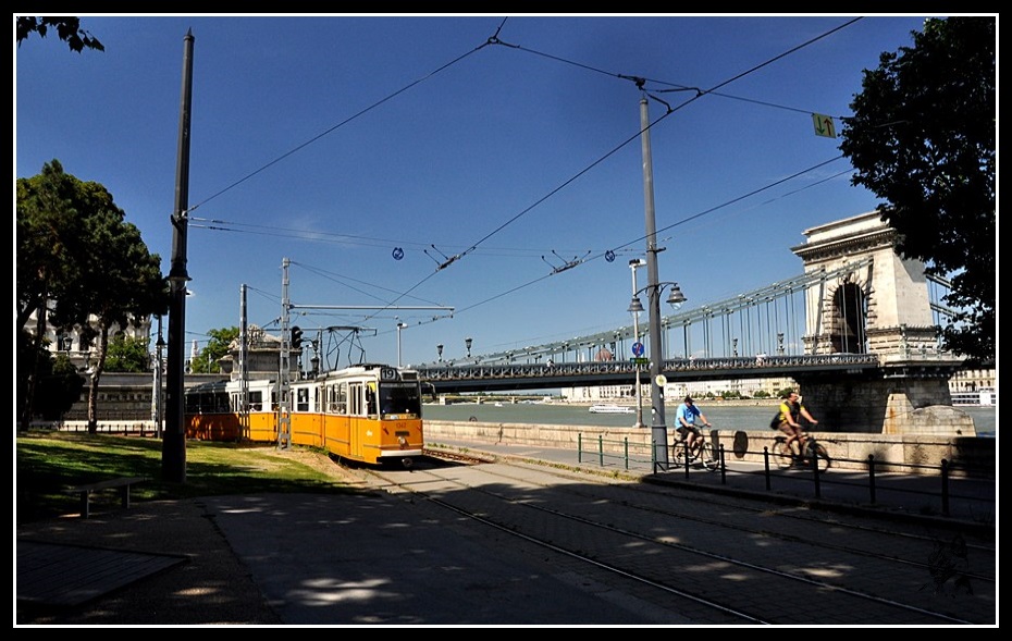 Budapest - Le tram et le pont aux chaines