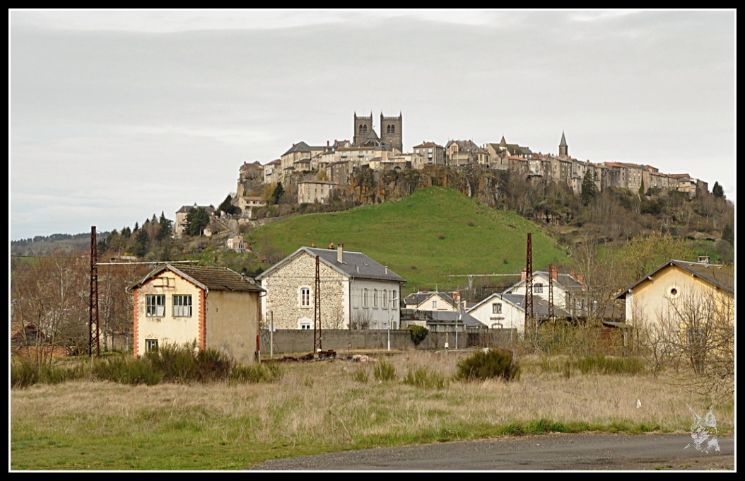 http://www.jeansebastiendaboville.com/2bgal/img/causses/saint-flour-ville-haute_GF.jpg