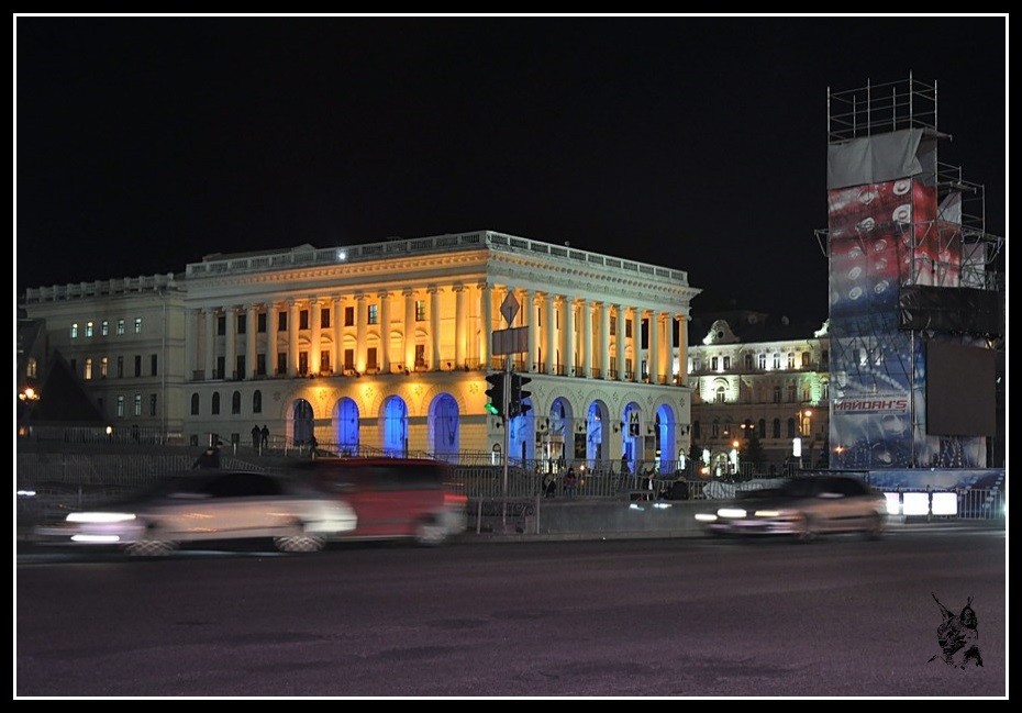 Kiev - revolution de 2014 Euro maidan. Photo Place de l'Indépendance (Maidan) avant et après les émeutes