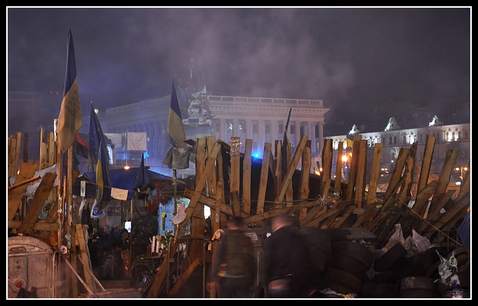 Kiev - revolution de 2014 Euromaidan. Place de l'indépendance, Barricades avant et après les émeutes