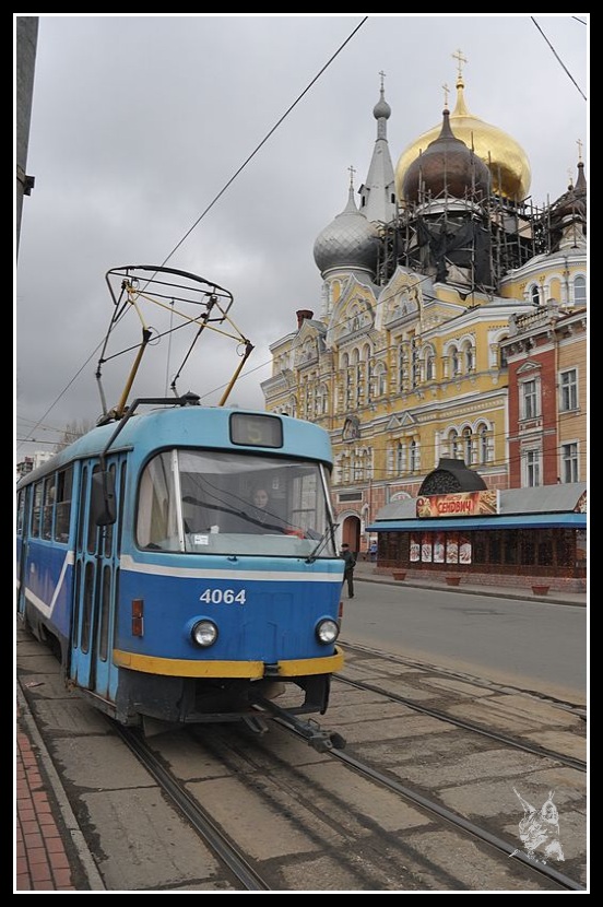 Ukraine - Odessa. Le tramway devant l'église Panleleymonivsky