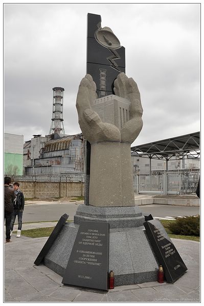 Le monument aux liquidateurs de Tchernobyl, a proximité de la centrale
